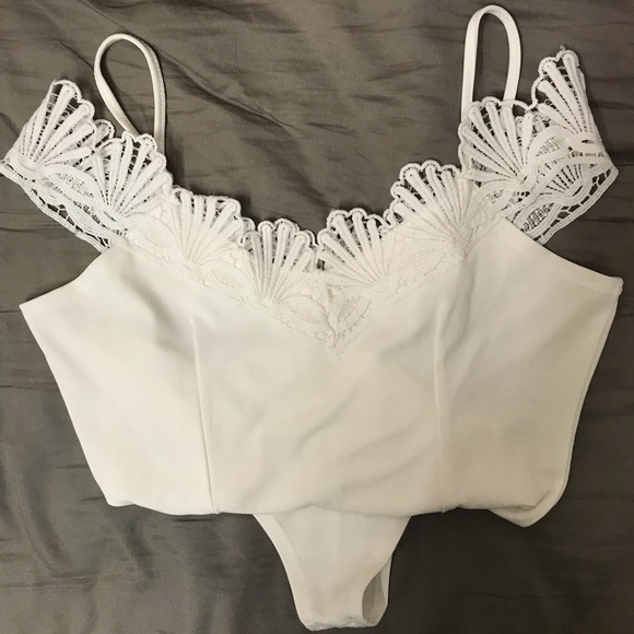 White off-the-shoulder bodysuit. - Picture 3 of 3